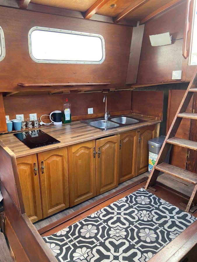 Отель Fantastic Sailing Boat To Sleep In Барселона Экстерьер фото