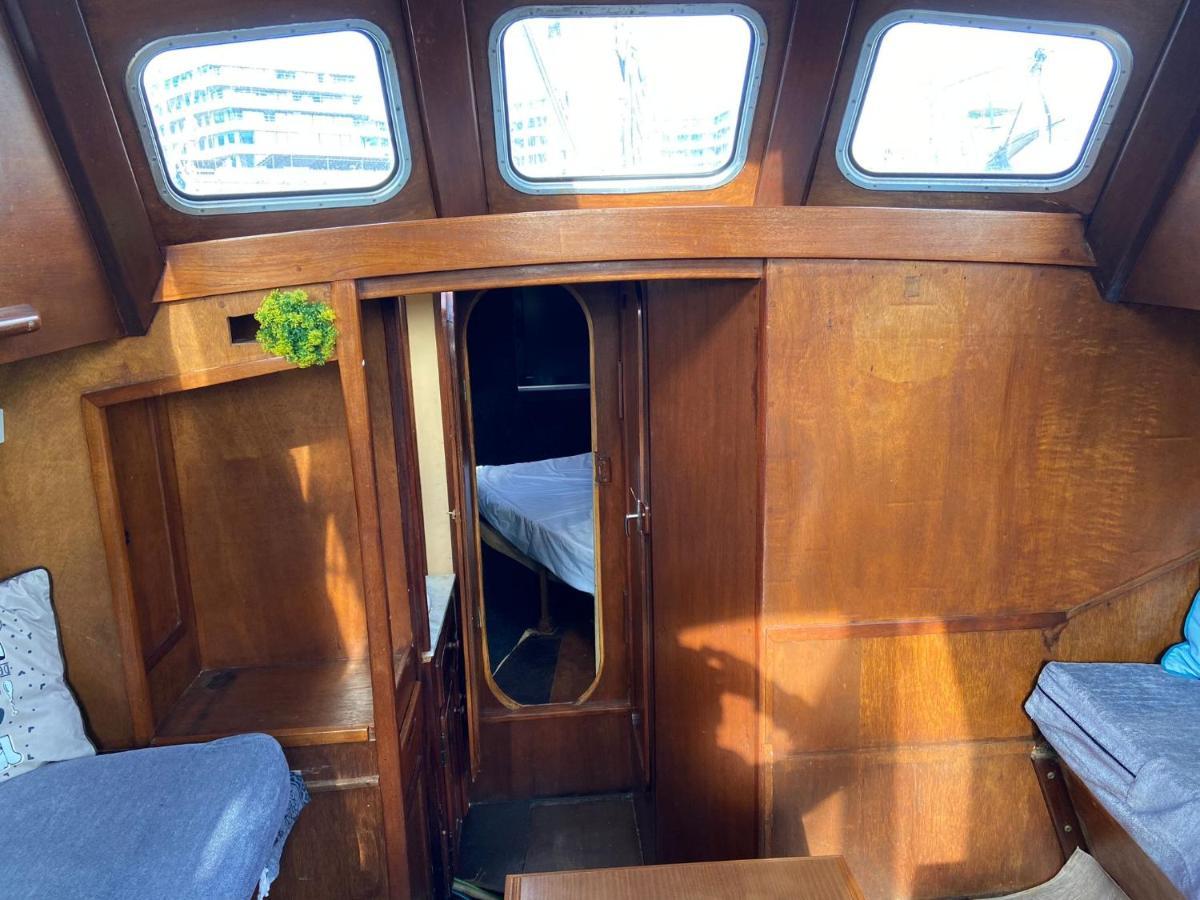 Отель Fantastic Sailing Boat To Sleep In Барселона Экстерьер фото
